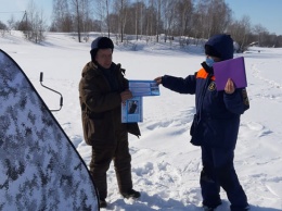 МЧС призывает к осторожности на льду в Алтайском крае