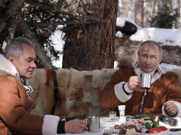 Путин и Шойгу отдыхают в сибирской тайге. Фото, видео