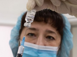 В России запускают в производство третью вакцину от коронавируса