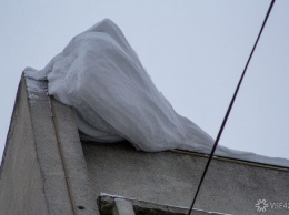 Пенсионерка под Новосибирском травмировалась из-за упавшего с крыши льда
