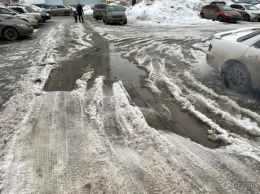 Кемеровчане пожаловались на работу УК при уборке снега во дворе
