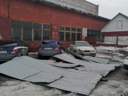 «Налетевший» на Алтайский край весенний шторм привел к аварийным ситуациям и закрытию дорог