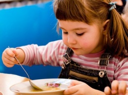 Некоторые детские сады Петрозаводска все-таки лишили малышей ужина