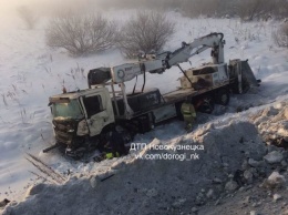 Видео с разорванным на части КамАЗом с трассы в Кузбассе появилось в Сети