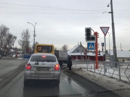 Кемеровчане предупредили о неработающем светофоре на перекрестке