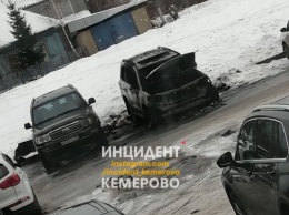 Фото сгоревших в Кемерове иномарок появилось в Сети