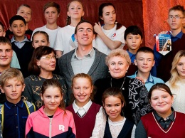 Сергей Шубенков подарил алтайской школе инвентарь на полмиллиона рублей