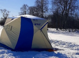 Семья из Петрозаводска почти неделю провела на льду в поисках окуня
