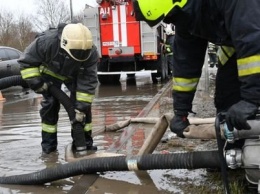 Спасатели и пожарные помогут избавить Петрозаводск от луж