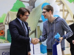 Андрей Малахов в Калуге вручил подарки детям из "Города надежды"