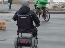 Инвалидную коляску украли у благовещенца без ног