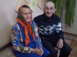 83-летний жених и 82-летняя невеста сыграли свадьбу в Приамурье