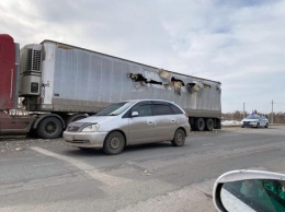 Музейный танк протаранил фуру на трассе под Новосибирском