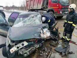 На трассе Нижневартовск-Радужный водителя, попавшего в аварию пришлось деблокировать из покореженного автомобиля