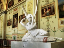 Эрмитаж получил официальную жалобу о негативном влиянии обнаженных скульптур на детей