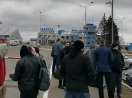 В аэропорту Калуги силовики задержали рейс из-за сообщения о минировании