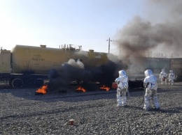 Алтайские пожарные тушили пеной пожар на железной дороге в рамках учений
