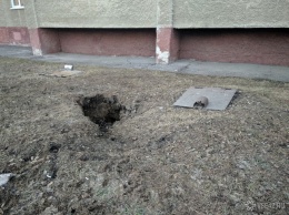 Кемеровчане обнаружили возле многоэтажки "дыру в преисподнюю"