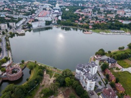 Власти Калининграда ищут арендаторов участков у городских озер под аттракционы