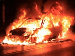 Вечером на Крымском мосту на ходу загорелся автомобиль