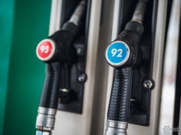 Траты россиян на бензин сократились почти на четверть из-за роста цен