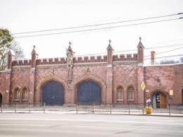 Во Фридландских воротах закончили реставрировать фасады (фото)