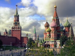 СМИ: гражданам России могут запретить работу в дипмиссии около 10 стран