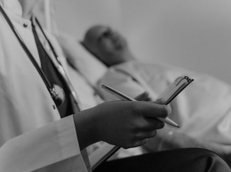 Главврач московской клиники лишился должности после издевательств пьяных медсестер над пациенткой