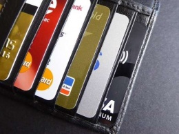 Можно ли оплатить штраф с чужой банковской карты?