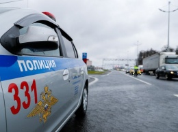 В Калининграде полиция помогла довезти до перинатального центра рожающую женщину