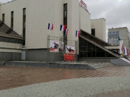 В Нижневартовске объяснили, откуда на фотографии с площади появился флаг Франции
