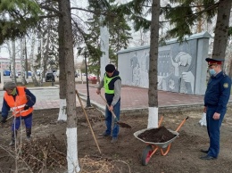 Более 120 заключенных в Алтайском крае вывели на уборку мемориалов и памятников ко Дню Победы