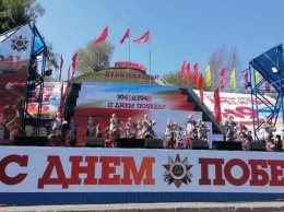 Весь день 9 мая в Барнауле на пл. Сахарова проходят праздничные концерты