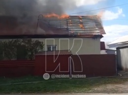МЧС прокомментировало пожар возле Комсомольского парка в Кемерове