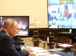 Владимир Путин потребовал быстрее внедрить программу детского кешбэка