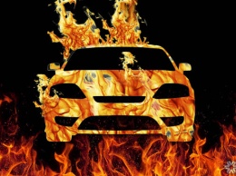 Автомобиль самовоспламенился на дороге в Кузбассе