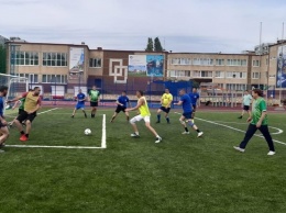 Боксеры сыграли в футбол со сборной врачей городской больницы на призы Балаковской АЭС