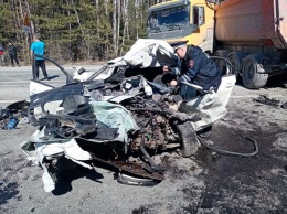 Водитель погиб при столкновении четырех грузовиков на трассе Екатеринбург - Тюмень