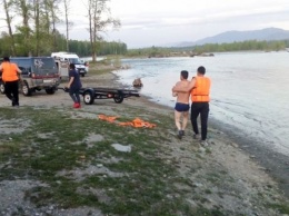 Сотрудники МЧС спасли пловца, который пытался искупаться в Катуни