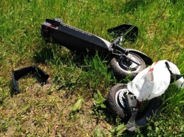 В Саратове 18-летний парень упал с электросамоката и сломал ключицу