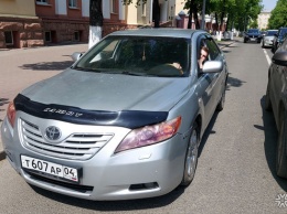 Водитель "человека из администрации" перегородил дорогу другим автомобилистам в центре Кемерова