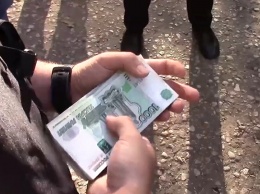 У осужденного сотрудника ГИБДД конфискуют взятку в 20 тысяч рублей