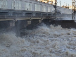 Красноярские власти ввели режим ЧС в городе после сбросов с местной ГЭС