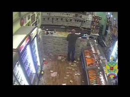 Мстительный житель Подмосковья устроил дебош с топором в магазине