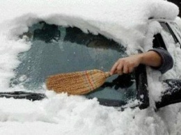 Названы главные проблемы из-за сугробов снега на крыше авто