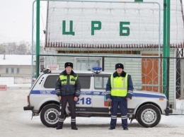 В Алтайском крае экипаж ГИБДД доставил в больницу беременную женщину