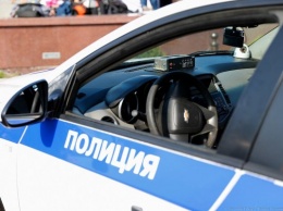В Калининграде полицейских-шутников заставили вырезать бумажные снежинки (видео)