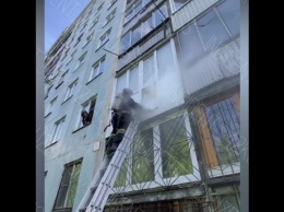 Пожар в кемеровской многоэтажке попал на видео