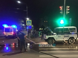 Полиция разбирается в ночном ДТП с участием патрульного экипажа полиции в Барнауле