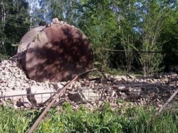 Водонапорная башня упала в алтайском селе